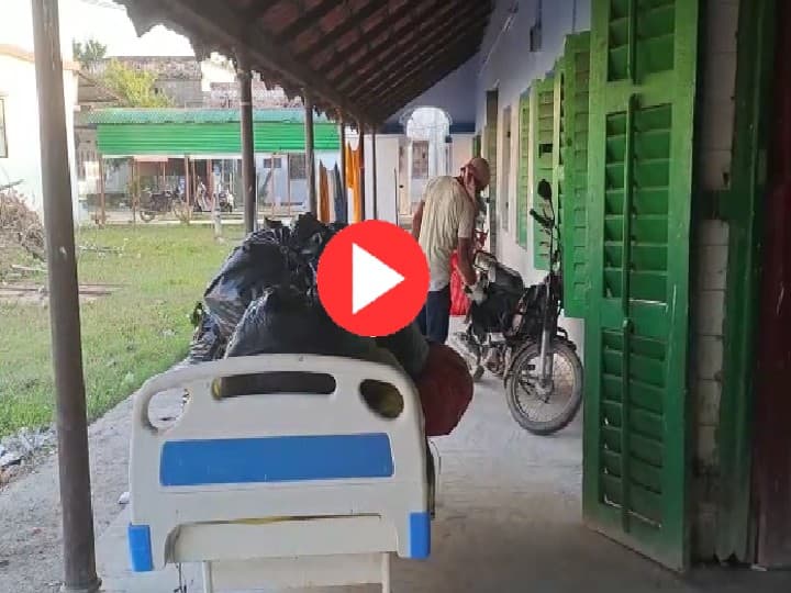 Watch: The garbage Being Carried from the beds of Patients in Muzaffarpur Sadar Hospital ann Watch: अस्पताल का बेड या कचरा वाला ठेला! मुजफ्फरपुर सदर अस्पताल में मरीजों के बेड से ढोया जा रहा गार्बेज, देखें वीडियो