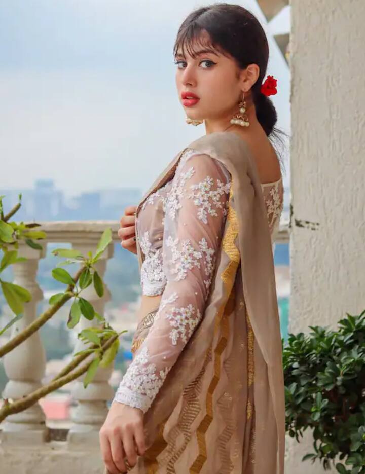 ਰੀਵਾ ਅਰੋੜਾ ਸਾਲ 2018 'ਚ ਰਿਲੀਜ਼ ਹੋਈ ਹਾਲੀਵੁੱਡ ਫਿਲਮ 'ਬੈਸਟ ਫ੍ਰੈਂਡਸ' 'ਚ ਨਜ਼ਰ ਆ ਚੁੱਕੀ ਹੈ।