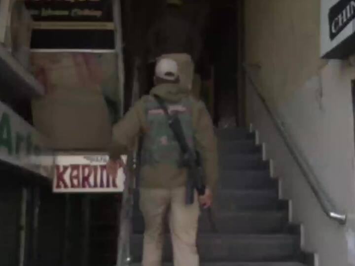 Jammu Kashmir SIA State Investigation Agency conducts raids in Srinagar Sapore Baramulla Shopian Jammu Kashmir: टेरर फंडिंग मामले में जम्मू-कश्मीर जांच एजेंसी की 14 ठिकानों पर छापेमारी, वित्तीय नेटवर्क तोड़ने की कोशिश