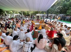 अखिलेश यादव के साथ दिखा पूरा यादव कुनबा, तस्वीरों में शिवपाल के साथ राम गोपाल तो धर्मेंद्र पास दिखे प्रतीक