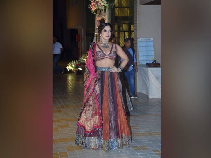 Bhumi accessorized her outfit which was designed by Abu Jani and Sandeep Khosla, with a braided hairdo, boho-inspired jewels, dewy makeup, and bold eye makeup, thereby completing her look.(Image Source: Manav Maglani)