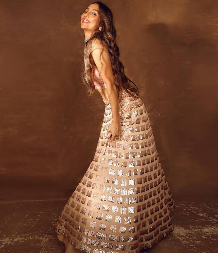 Anusha Dandekar Photo:: વીજે અનુષા દાંડેકરે તેના દિવાળી લૂકથી સોશિયલ મીડિયા પર ધૂમ મચાવી છે.