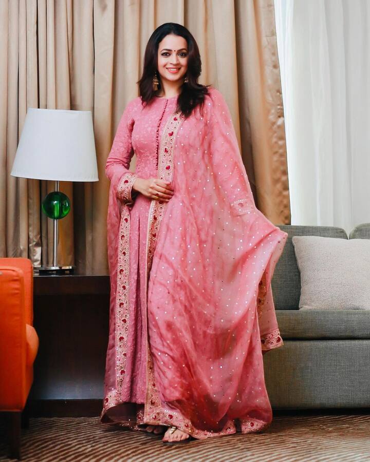 பின் நாட்களில் கன்னட திரைப்படத்திலும் நடித்து வந்தார்