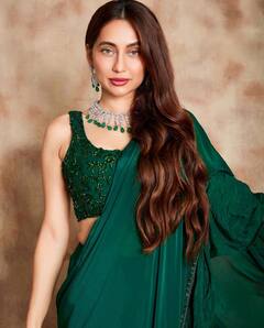 In Pics: मनीष मल्होत्रा के लहंगा-चोली में प्रिंसेस की तरह सजीं Anushka Dandekar, दिवाली लुक में बिखेरी मदमस्त अदाएं