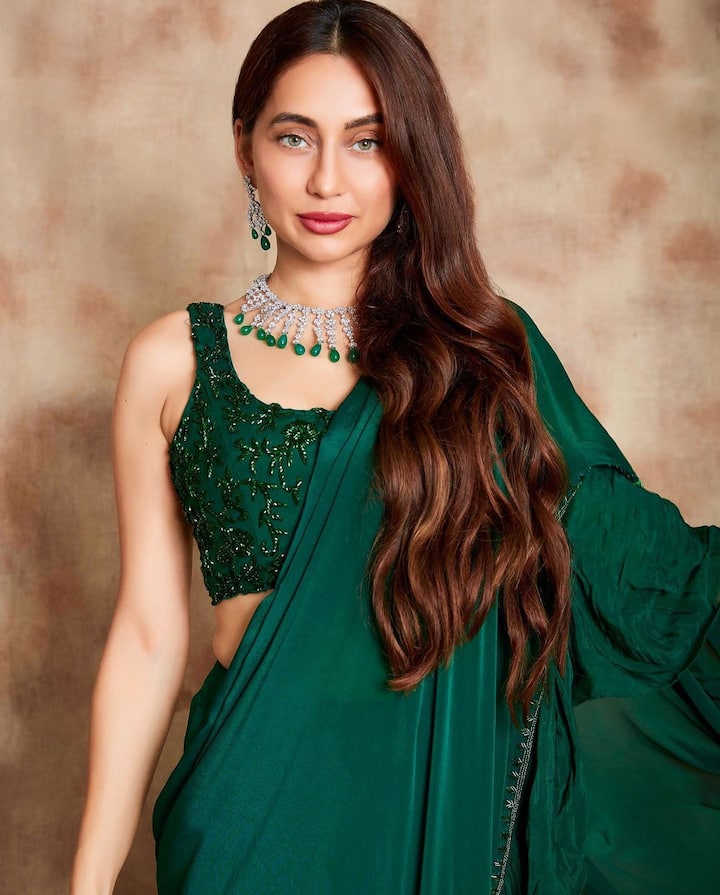 होस्ट, वीडियो जॉकी, मॉडल और एक्ट्रेस अनुषा दांडेकर (Anusha Dandekar) इंडस्ट्री का एक जाना-माना नाम हैं.