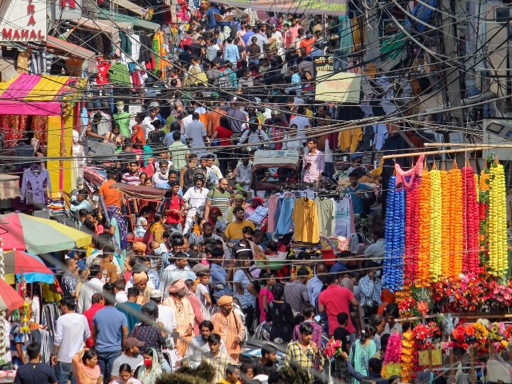 Dhanteras 2022: दीपावली से पहले बाजार में लौटी रौनक, धनतेरस पर लोगों ने यूपी से तमिलनाडु तक जमकर की खरीदारी