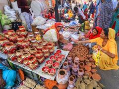 Dhanteras 2022: दीपावली से पहले बाजार में लौटी रौनक, धनतेरस पर लोगों ने यूपी से तमिलनाडु तक जमकर की खरीदारी