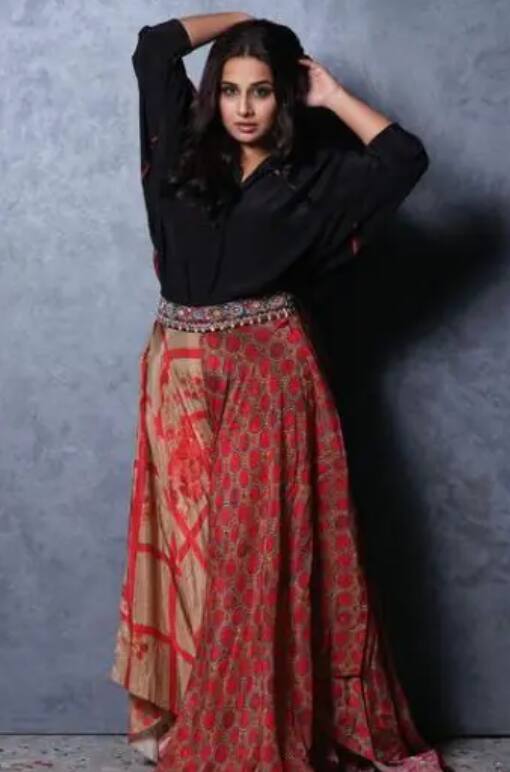 ਸੁੰਦਰਤਾ ਦਾ ਕਿਸੇ ਦੀ ਸ਼ਕਲ, ਭਾਰ ਜਾਂ ਰੰਗਤ ਨਾਲ ਕੋਈ ਲੈਣਾ-ਦੇਣਾ ਨਹੀਂ ਹੁੰਦਾ, ਪਰ ਫੈਸ਼ਨ ਇੰਡਸਟਰੀ ਨੇ ਇਸ ਨੂੰ ਅਜਿਹੇ ਤਰੀਕੇ ਨਾਲ ਪੇਸ਼ ਕੀਤਾ ਹੈ ਜੋ ਅਕਸਰ ਔਰਤਾਂ ਨੂੰ ਉਨ੍ਹਾਂ ਦੀ ਦਿੱਖ ਨੂੰ ਲੈ ਕੇ ਕਾਫੀ ਸੁਚੇਤ ਕਰ ਦਿੰਦੀ ਹੈ।