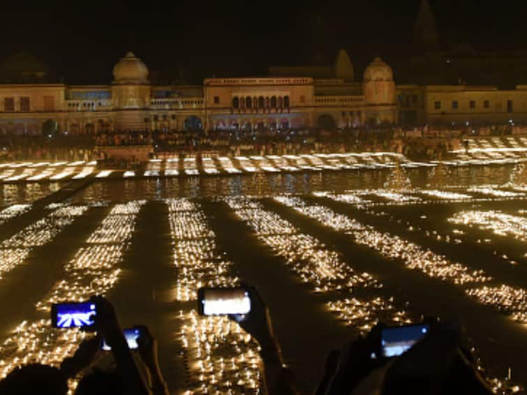 Ayodhya: राम की पैड़ी पर थिएटर और स्टेडियम की तरह बनाई जाएंगी सीढ़ियां, अगला दीपोत्सव होगा भव्य