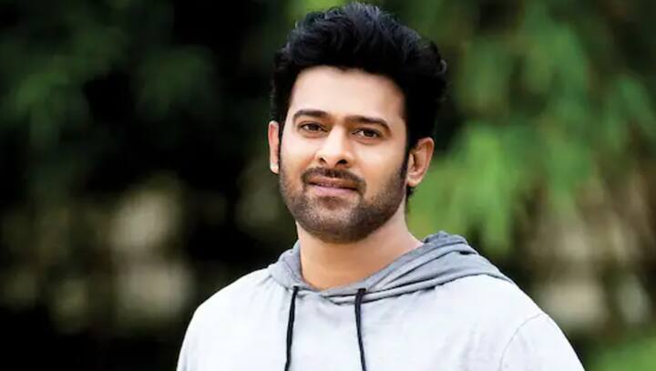 ਪ੍ਰਭਾਸ ਸਾਊਥ ਫਿਲਮ ਇੰਡਸਟਰੀ ਦੇ ਪਹਿਲੇ ਸਟਾਰ ਹਨ ਜਿਨ੍ਹਾਂ ਦਾ ਬੈਂਕਾਕ ਦੇ ਮੈਡਮ ਤੁਸਾਦ 'ਚ ਮੋਮ ਦਾ ਬੁੱਤ ਹੈ। ਇੱਥੇ ਤੁਸੀਂ ਉਸ ਨੂੰ ਅਮਰੇਂਦਰ ਬਾਹੂਬਲੀ ਦੇ ਲੁੱਕ 'ਚ ਦੇਖ ਸਕਦੇ ਹੋ।