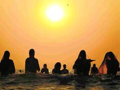 लोक आस्था के महापर्व छठ में सूर्य को जल चढ़ाने के हैं कई फायदे, जानें घर में कैसे आती सुख-समृद्धि