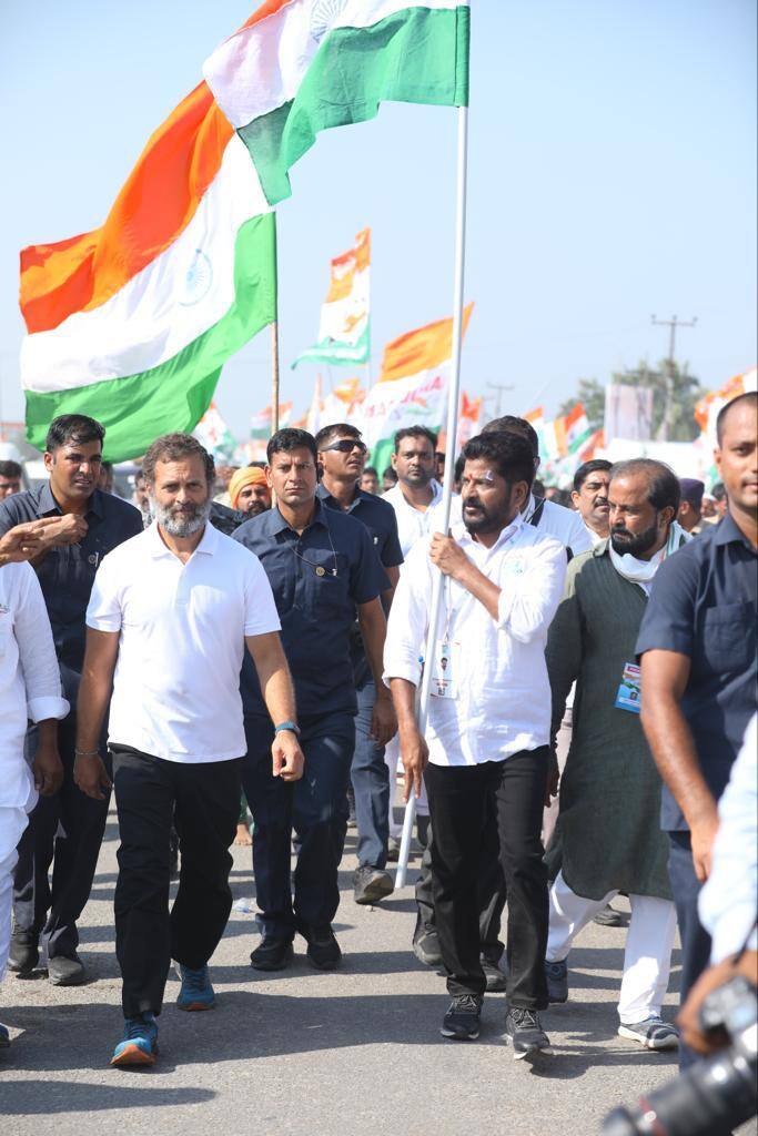 కర్ణాటకలోని రాయచూర్ నుండి (23 తేదీన) నేటి ఉదయం తెలంగాణలోని మహబూబ్ నగర్ జిల్లా గూడబెల్లూరులో రాహుల్ గాంధీ భారత్ జోడో యాత్ర ప్రవేశించింది.