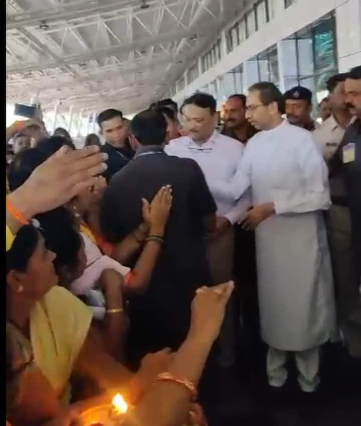 विमानतळावरून उद्धव ठाकरे गंगापूर तालुक्याचे दिशेने रवाना झाले आहेत.