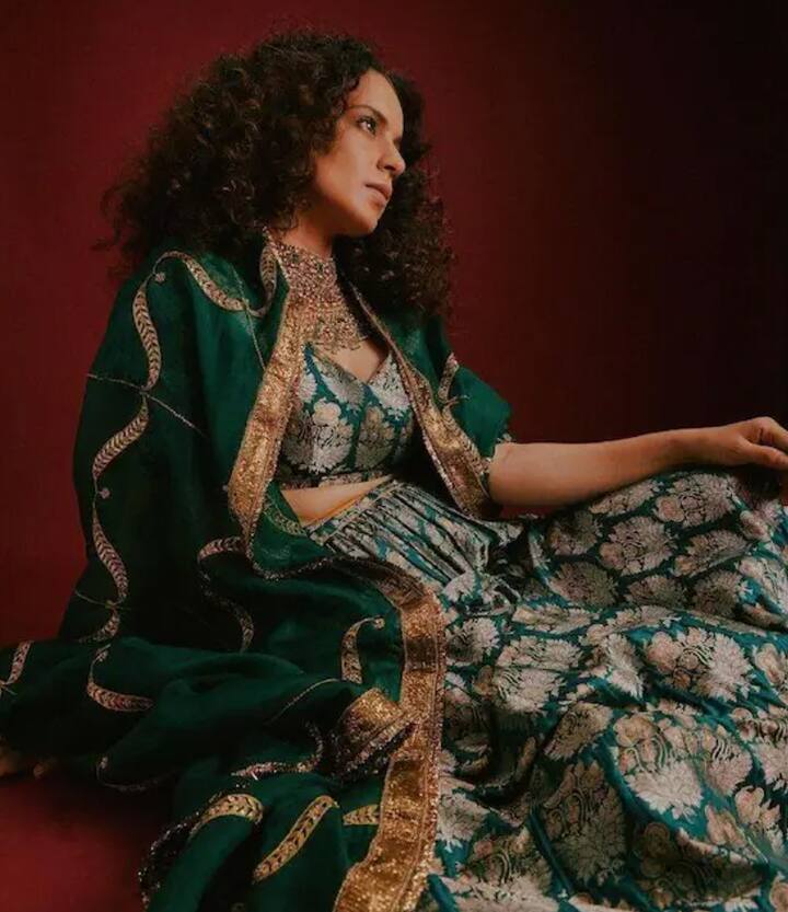 ਇੰਨਾ ਹੀ ਨਹੀਂ ਕੰਗਨਾ ਰਣੌਤ ਨੇ ਆਪਣੀਆਂ ਫੋਟੋਆਂ ਦੇ ਕੈਪਸ਼ਨ 'ਚ ਲਿਖਿਆ ਹੈ- ਤਿਉਹਾਰ ਦਾ ਮੂਡ। ਯਾਨੀ ਤਿਉਹਾਰੀ ਸੀਜ਼ਨ ਦੌਰਾਨ ਕੰਗਨਾ ਪੂਰੀ ਤਿਆਰੀ 'ਚ ਹੈ।