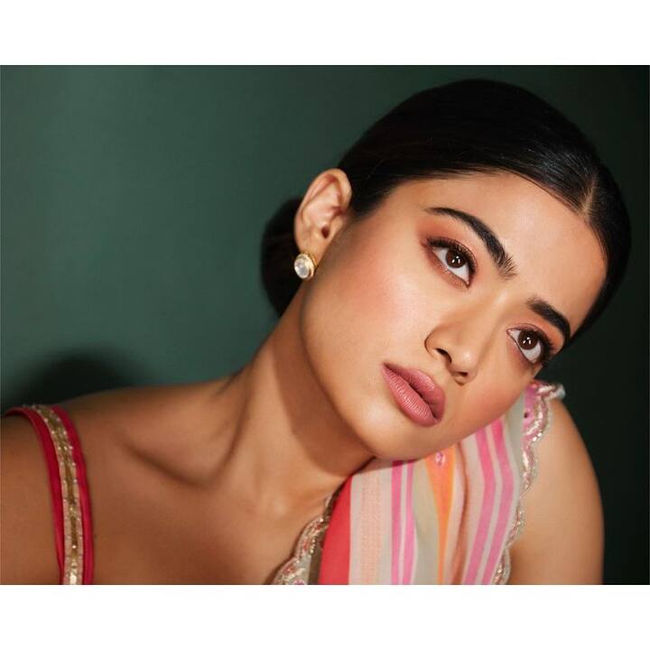 ఇదిలా ఉండగా.. తాజాగా ఈ బ్యూటీ ఇన్స్టాగ్రామ్ లో కొన్ని ఫొటోలను షేర్ చేసింది. (Photo Courtesy: Rashmika Instagram)