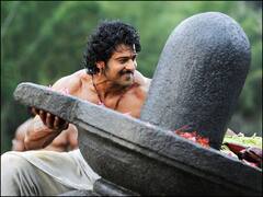 दीवानगी की हद! 'बाहुबली' के बर्थडे पर फैंस ने फोड़े पटाखे, थिएटर में लगी आग