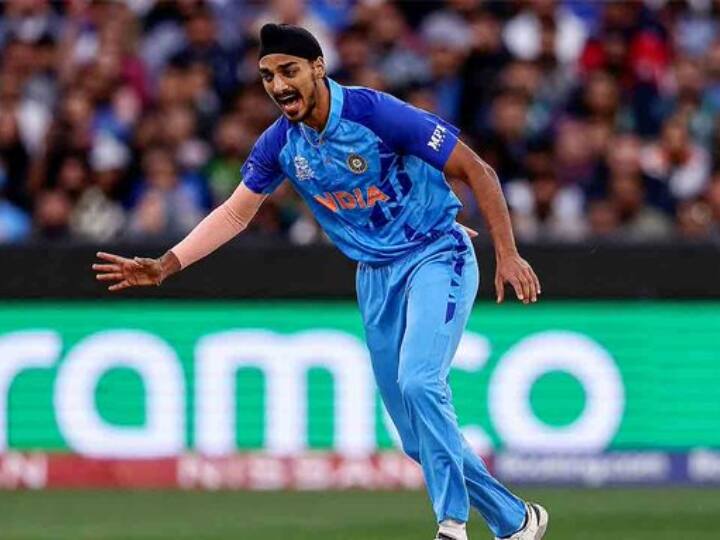 Indian Fast bowler Arshdeep Singh bowled brilliantly against Pakistan in T20 World Cup 2022 IND vs PAK 2022: एशिया कप के 'विलेन' अर्शदीप सिंह कैसे बने T20 वर्ल्ड कप में 'गेमचेंजर'