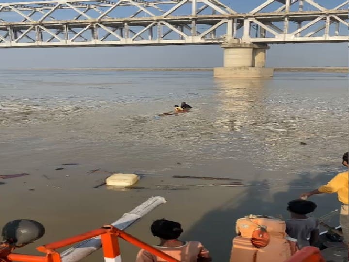 Patna News: Boat Accident in Patna, 13 people drowned due to Boat Capsizing, 11 saved, two missing ann Patna News: पटना में जेपी सेतु के पाया से टकराई नाव, 13 लोग डूबे, 11 की बची जान, दो लापता