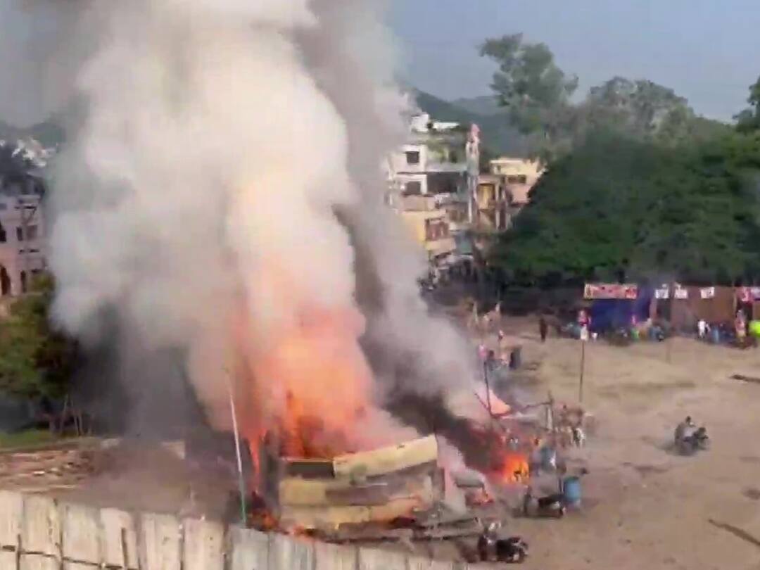 Andhra Pradesh: Fire Breaks Out At Firecracker Stall In Vijayawada, Two Suspected Dead Andhra Pradesh: Fire Breaks Out At Firecracker Stall In Vijayawada, Two Dead