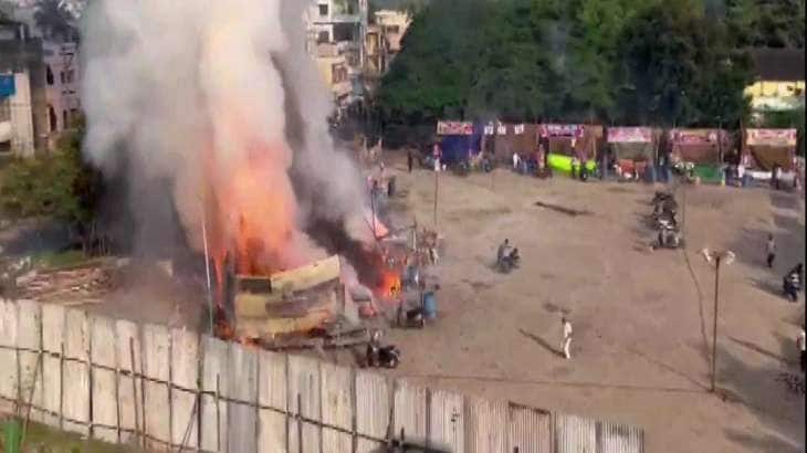 Andhra Pradesh Fire Firecracker stall fire in Vijayawada Andhra Pradesh, two people died Andhra Pradesh Fire: आंध्र प्रदेशातील विजयवाडामध्ये फटाक्यांच्या स्टॉलला आग, दोन जणांचा होरपळून मृत्यू