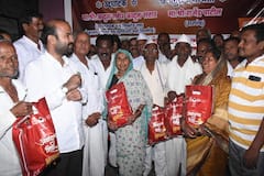 PHOTO: 'एबीपी माझा'च्या आवाहनाची कृषिमंत्र्यांकडून दखल; दिला 1 लाख 'आनंदाचा शिधा' मोफत