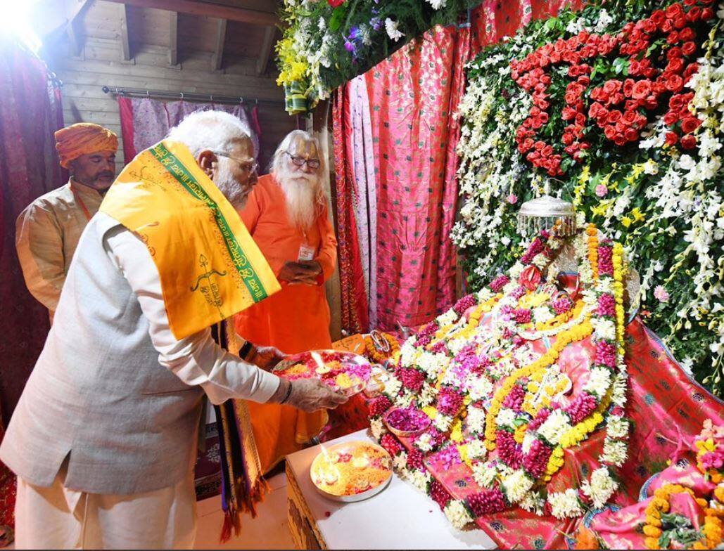 PM Narendra Modi In Ayodhya Deepotsav Said Shri Ramlala'Darshan And Then Rajyabhishek Of Lord Ram PM Modi Ayodhya Visit: અયોધ્યાના દીપાવલી ઉત્સવમાં પીએમ મોદીએ કર્યો શ્રીરામનો રાજ્યાભિષેક, સરયૂ નદીની આરતી ઉતારી