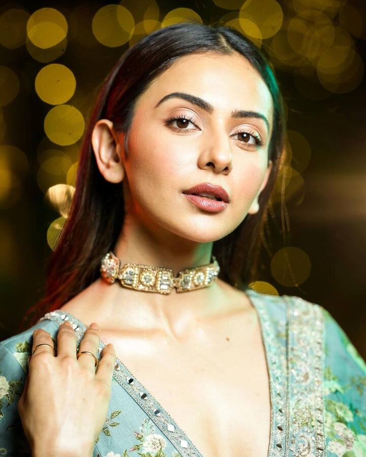 साऊथ चित्रपटानंतर बॉलिवूडकडे वळलेली रकुल प्रीत सिंह सध्या तिच्या आगामी 'थँक गॉड' या चित्रपटामुळे चर्चेत आहे. (फोटो सौजन्य :rakulpreet/इंस्टाग्राम)