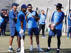 पाकिस्तानी फैंस ने की विराट कोहली से छींटाकशी, बोले- बाबर की तरह स्ट्रेट ड्राइव लगाकर दिखाओ