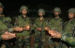 Diwali 2022: LoC પર ભારતીય સેનાના જવાનાએ ફટાકડા ફોડીને ઉજવી દિવાળી, જુઓ તસવીરો