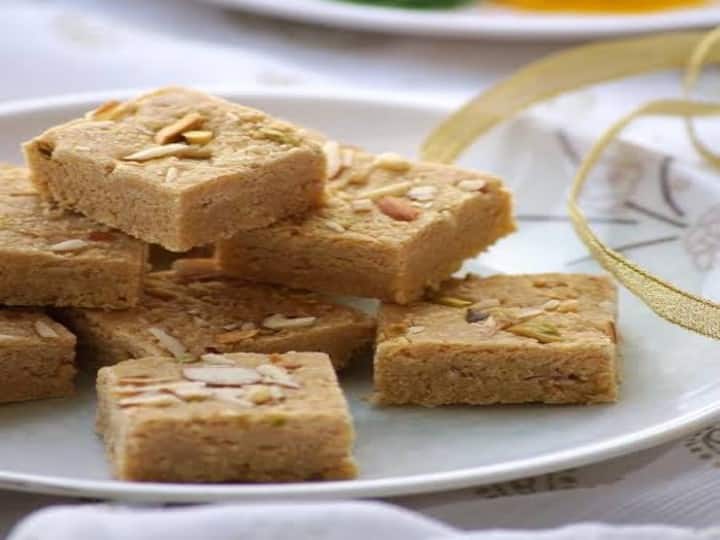 Diwali 2022 Special mohanthal recipe Recipe in hindi Mohanthal Recipe: इस दिवाली इस गुजराती मीठे पकवान से करें मेहमानों का स्वागत, मोहनथाल खा कर तारीफ करते थकेंगे नहीं लोग