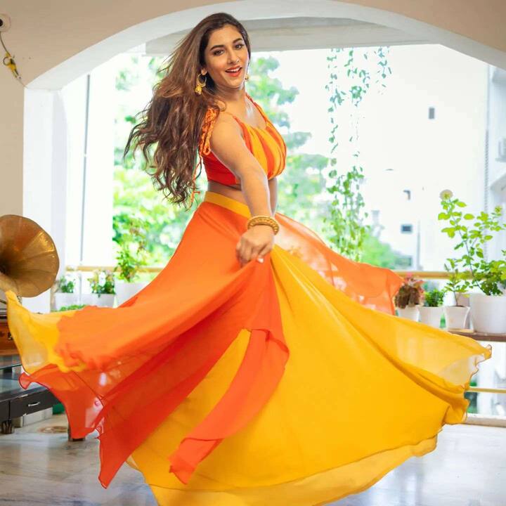 విష్ణుప్రియా భీమనేని అందమైన ఫోటోలు  -Image credit: Vishnupriya Bheemaneni/Instagram