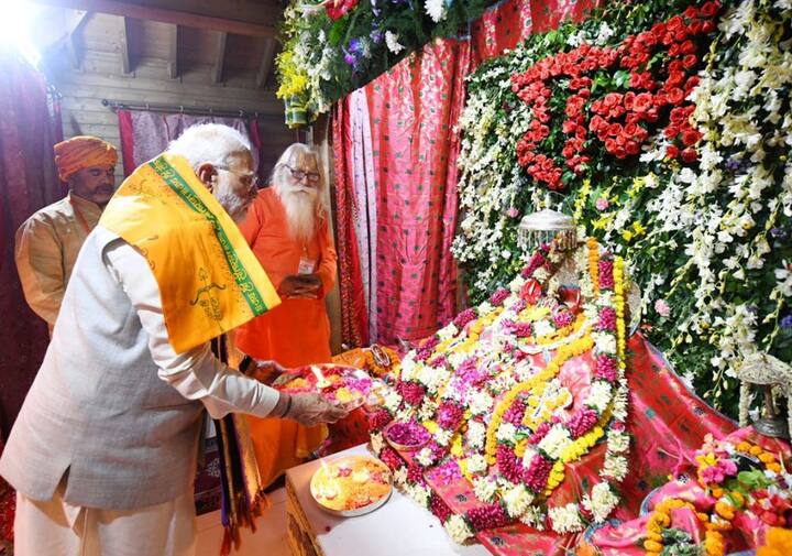 પીએમ નરેન્દ્ર મોદીએ દાવો કર્યો કે, આઝાદીના અમૃતકાળમાં ભગવાન રામ જેવી સંકલ્પ શક્તિ દેશને નવી ઊંચાઈઓ પર લઈ જશે. જે મૂલ્યો ભગવાન રામે તેમના શબ્દોમાં, તેમના વિચારોમાં, તેમના શાસનમાં, તેમના વહીવટમાં સંભળાવ્યા હતા.