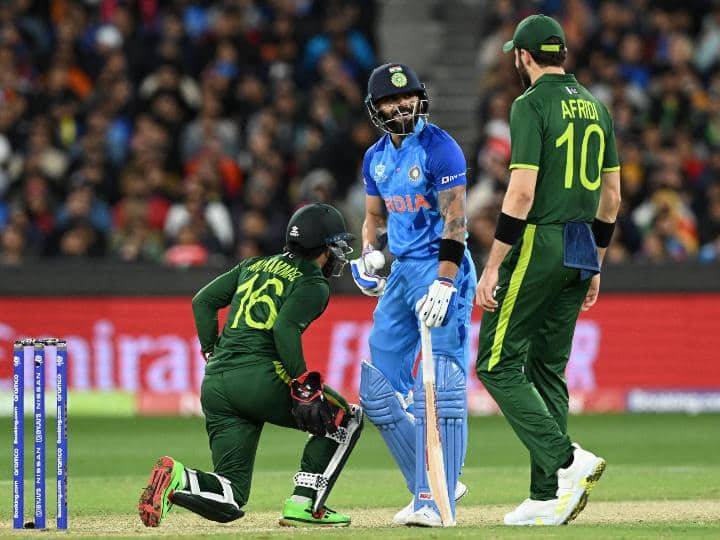 India wins by 4 wickets against Pakistan virat kohli half century T20 World Cup 2022 IND vs PAK: टीम इंडिया ने देश को दिया दिवाली का तोहफा, मेलबर्न में पाक को चटाई धूल; अंतिम गेंद पर जीता भारत