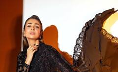 Malaika Arora Birthday: ৫০ ছুঁইছুঁই বয়সেও অষ্টাদশী হয়ে রয়েছেন, নায়িকা নয়, ‘আইটেম ডান্স’ থেকেই তারকা মালাইকা