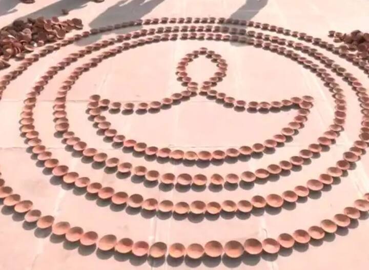 દિવાળી પહેલા અયોધ્યામાં ભવ્ય દીપોત્સવ ઉજવવામાં આવશે. આ દરમિયાન કુલ 18 લાખ માટીના દીવા પ્રગટાવવામાં આવશે.