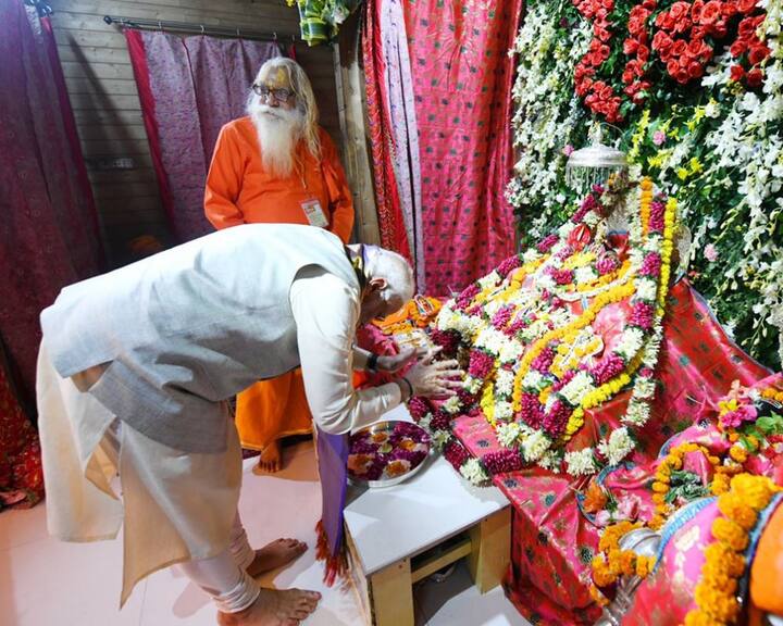 પીએમ નરેન્દ્ર મોદીએ ભગવાન રામનો રાજ્યાભિષેક કર્યો હતો. આ પછી ભવ્ય દીપોત્સવની ઉજવણીનો પ્રારંભ થયો