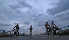 Cyclone Sitrang: চোখ রাঙাচ্ছে ঘূর্ণিঝড় সিত্রাং, উপকূলবর্তী এলাকায় বইতে পারে ঝোড়ো হাওয়া