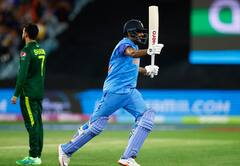 PHOTO: किंग कोहली इज बॅक... मेलबर्नमध्ये फटक्यांची दिवाळी! विराटच्या जिगरबाज खेळीनं रोमांचक सामन्यात पाकला नमवलं