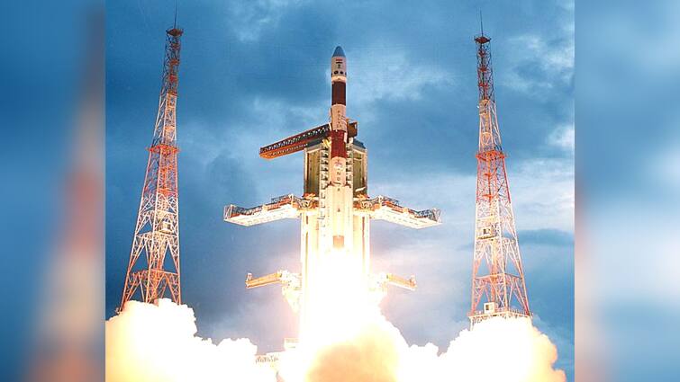 ISRO new record India's Heaviest Rocket, With 36 Satellites On Board, Lifts Off ISRO: মহাকাশে ভারতের নয়া কীর্তি, ৩৬টি স্যাটেলাইট নিয়ে পাড়ি দিল ইসরোর সবথেকে ভারী রকেট