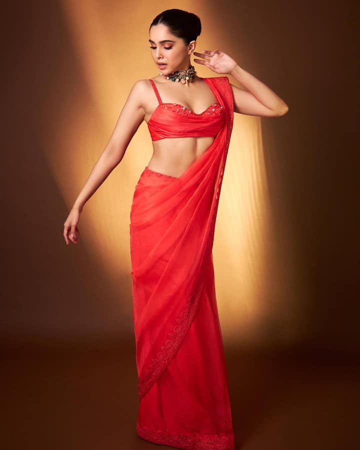 बॉलिवूड अभिनेत्री शर्वरी वाघ (Sharvari Wagh) सोशल मीडियावर खुप अॅक्टीव्ह असते.(फोटो सौजन्य :sharvari/इंस्टाग्राम)