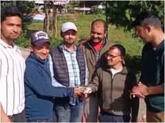 चंपावत: कामगार ने पेश की ईमानदारी की मिसाल, रास्ते में गिरे 1.5 लाख रुपये मालिक को लौटाए