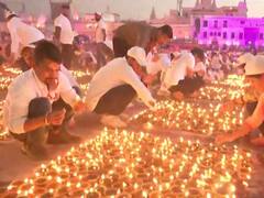 15 लाखांहून अधिक दिव्यांनी शरयू घाट उजळला, पंतप्रधान मोदी रामाचं दर्शन घेऊन दीपोत्सवात सहभागी