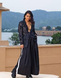 In Pics: स्वराचा भन्नाट बोल्ड अवतार; काळा ड्रेस, खास स्माईल अन् हॉट अदा