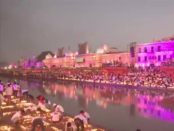 स्वातंत्र्याच्या अमृततुल्य काळात देशाने आपल्या परंपरेचा अभिमान बाळगून गुलामगिरीच्या मानसिकतेतून बाहेर पडायला हवे. भगवान राम कोणाचीही साथ सोडत नाहीत, असंही ते म्हणाले आहेत.