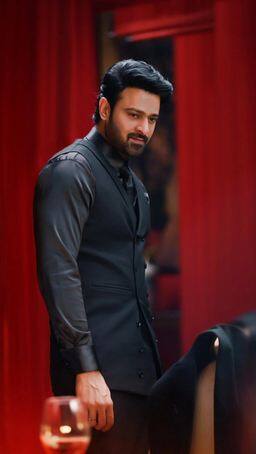 ਇਸ ਤੋਂ ਬਾਅਦ ਸਾਲ 2015 'ਚ ਪ੍ਰਭਾਸ ਐੱਸ.ਐੱਸ.ਰਾਜਮੌਲੀ ਦੀ ਫਿਲਮ 'ਬਾਹੂਬਲੀ: ਦਿ ਬਿਗਨਿੰਗ' 'ਚ ਨਜ਼ਰ ਆਏ। ਇਹ ਫਿਲਮ ਤੇਲਗੂ ਅਤੇ ਤਾਮਿਲ ਭਾਸ਼ਾਵਾਂ ਵਿੱਚ ਬਣੀ ਸੀ। ਬਾਅਦ ਵਿੱਚ ਇਸ ਫਿਲਮ ਨੂੰ ਮਲਿਆਲਮ ਅਤੇ ਹਿੰਦੀ ਭਾਸ਼ਾ ਵਿੱਚ ਵੀ ਡੱਬ ਕੀਤਾ ਗਿਆ ਅਤੇ ਸਕ੍ਰੀਨ 'ਤੇ ਦਿਖਾਇਆ ਗਿਆ।