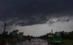 Cyclone Sitrang: চোখ রাঙাচ্ছে ঘূর্ণিঝড় সিত্রাং, উপকূলবর্তী এলাকায় বইতে পারে ঝোড়ো হাওয়া