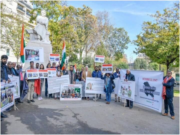 Kashmir Black Day Indians protest in front of Pakistani Embassy in Paris Kashmir Black Day: पाकिस्तान के खिलाफ पेरिस में प्रदर्शन, बड़ी संख्या में भारतीयों ने मनाया ब्लैक डे