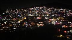 PHOTO: श्रमिकांची दिवाळी, नेत्रदीपक दीपोत्सव! घाटकोपरच्या डोंगराळ झोपडपट्टीवर विद्युत रोषणाईचा झगमगाट