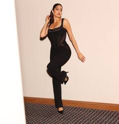 Janhvi Kapoor Pics: ਬਲੈਕ ਜੰਪਸੂਟ-ਐਨਕਾਂ, ਕੀ ਤੁਸੀਂ ਵੀ ਜਾਨ੍ਹਵੀ ਕਪੂਰ ਦੇ ਸਟਾਈਲਿਸ਼ ਕੰਬੀਨੇਸ਼ਨ ਦੀਆਂ ਇਹ ਤਸਵੀਰਾਂ ਦੇਖੀਆਂ ਹਨ?