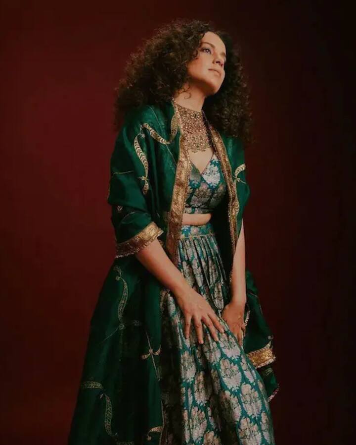 Kangana Ranaut Latets Pics: ਬਾਲੀਵੁੱਡ ਇੰਡਸਟਰੀ ਵਿੱਚ ਤਿਉਹਾਰਾਂ ਦਾ ਸੀਜ਼ਨ ਜ਼ੋਰਾਂ 'ਤੇ ਹੈ। ਇਸ ਦੌਰਾਨ ਅਦਾਕਾਰਾ ਕੰਗਨਾ ਰਣੌਤ ਦੇ ਦੀਵਾਲੀ ਪਾਰਟੀ ਦੀਆਂ ਤਾਜ਼ਾ ਤਸਵੀਰਾਂ ਸਾਹਮਣੇ ਆਈਆਂ ਹਨ।